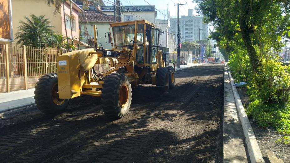 Começa a renovação asfáltica em mais um trecho do canal 1, em Santos