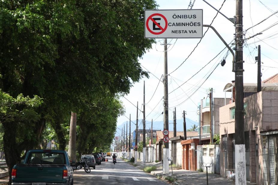 Vias na Zona Noroeste de Santos são preparadas para desfiles das escolas de samba