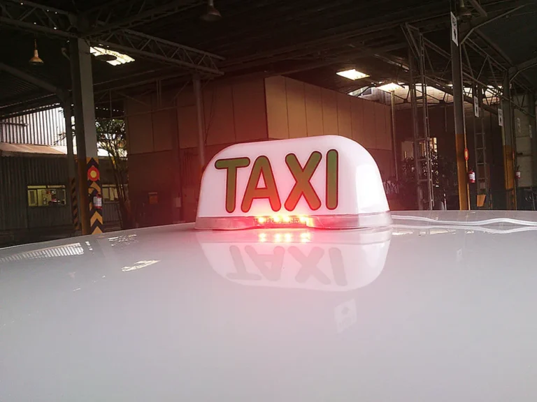 Taxistas de Santos começam a ser convocados para vistoria obrigatória