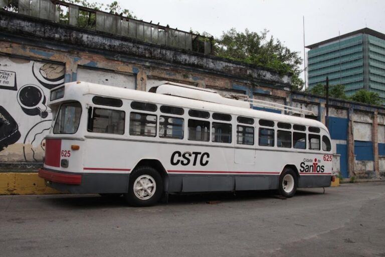 Trólebus histórico retorna a Santos após 30 anos para integrar o Museu Ferroviário