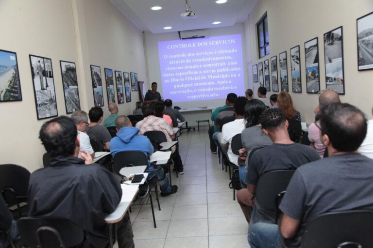 Curso para motoristas profissionais inscreve até dia 12 em Santos