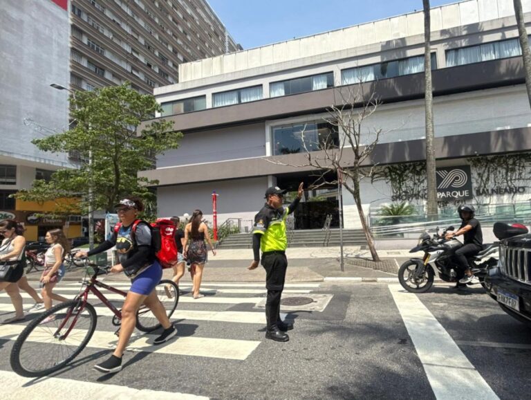 Agentes de trânsito mobilizados para ação especial nos principais centros comerciais de Santos