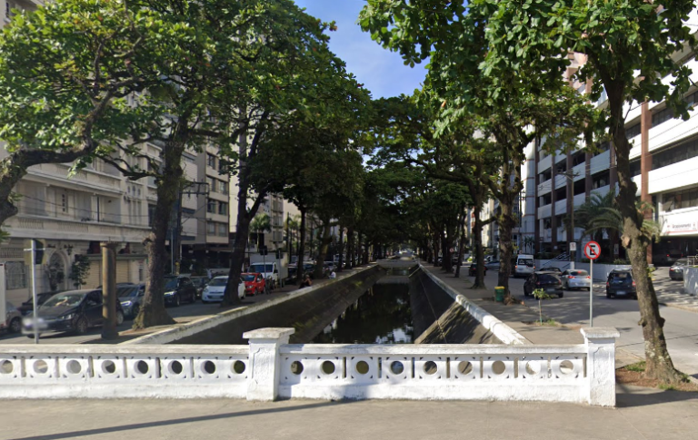 Obra emergencial da Sabesp interdita trecho de avenida em Santos neste fim de semana