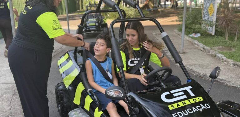 Alunos com Transtorno do Espectro Autista participam de vivências de educação no trânsito em Santos