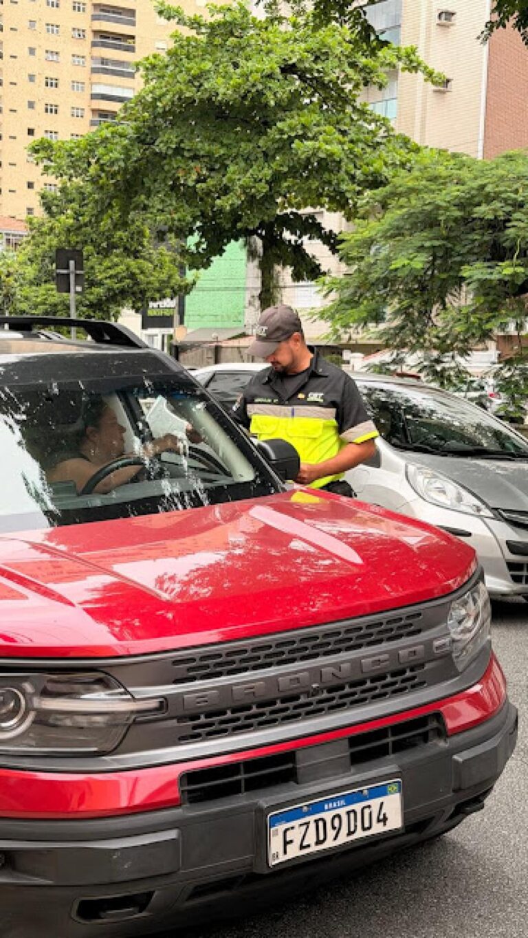 CET-Santos vai a escolas para discutir a organização do trânsito na entrada e saída dos alunos