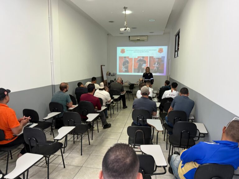 Inscrição de curso para motorista profissional vai até dia 17 em Santos